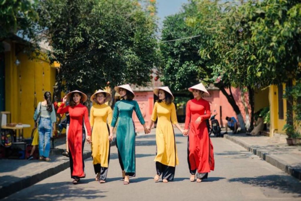 Ngoan Studio - Nơi chụp ảnh áo dài giá rẻ ở Đà Nẵng