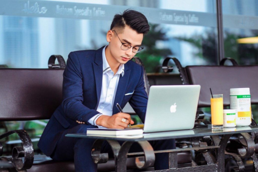 Small Kaly MakeUp Artist – Studio chụp ảnh chân dung doanh nhân đẹp