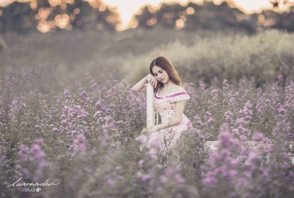 ảnh nghệ thuật giữa hoa