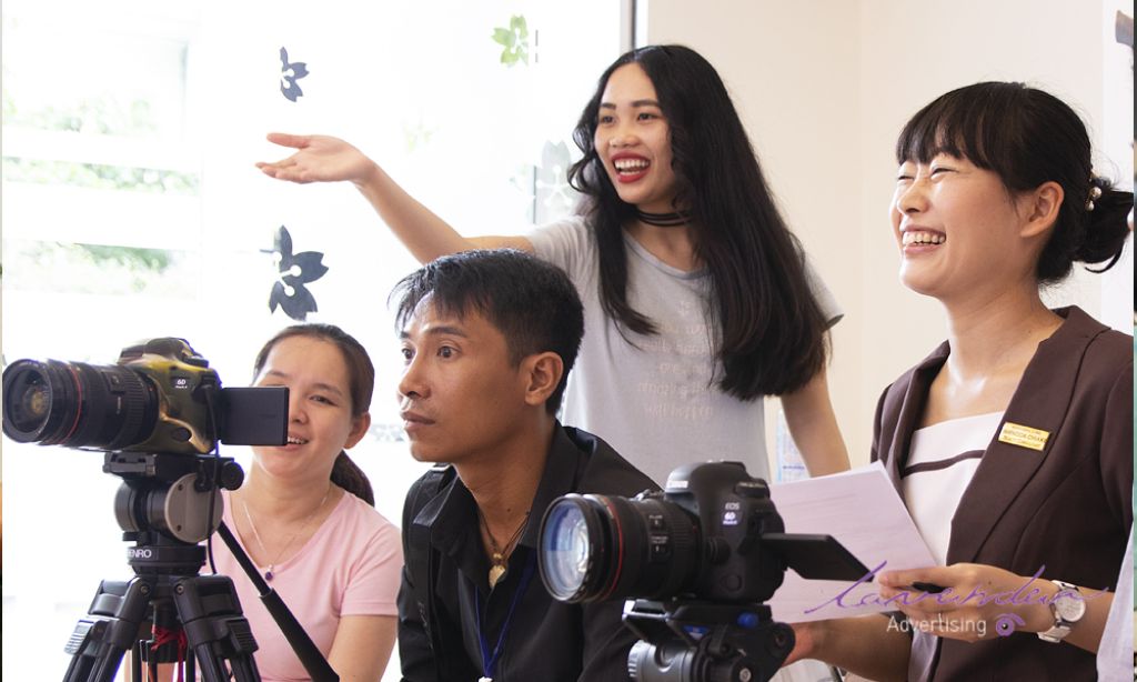 quay quảng cáo doanh nghiệp