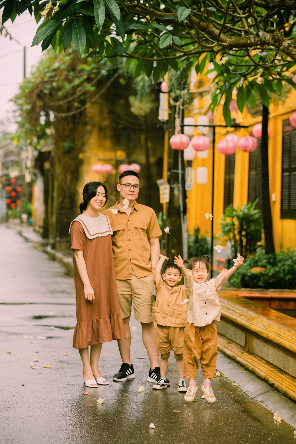 Mott Wedding - Chuyên chụp ảnh cho bé và gia đình giá rẻ ở Hội An