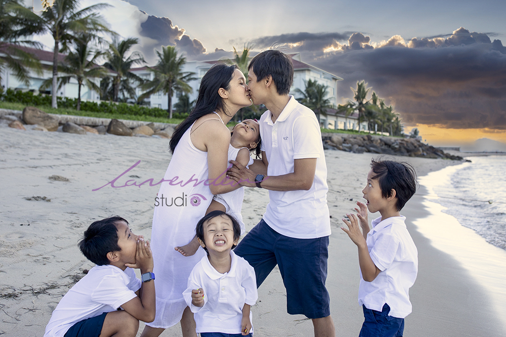 Chụp ảnh gia đình đẹp ở biển cùng studio Lavender Đà Nẵng