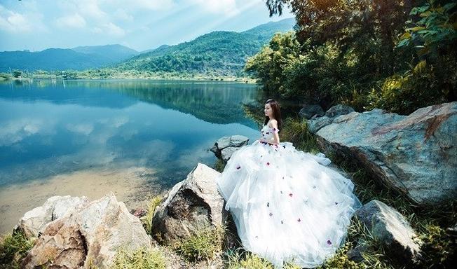 Chụp ảnh cưới đẹp ở Hồ Xanh Đà Nẵng