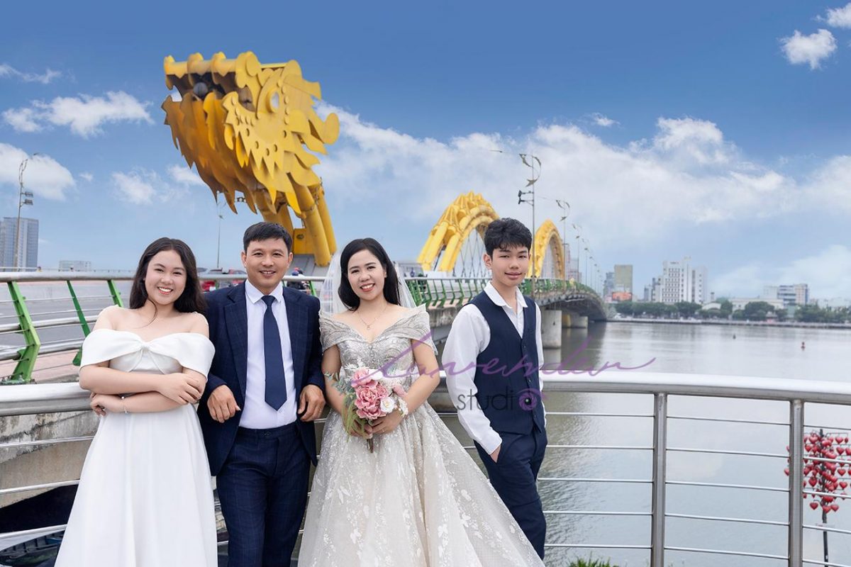 Chụp ảnh kỷ niệm cưới ở Cầu Rồng Đà Nẵng