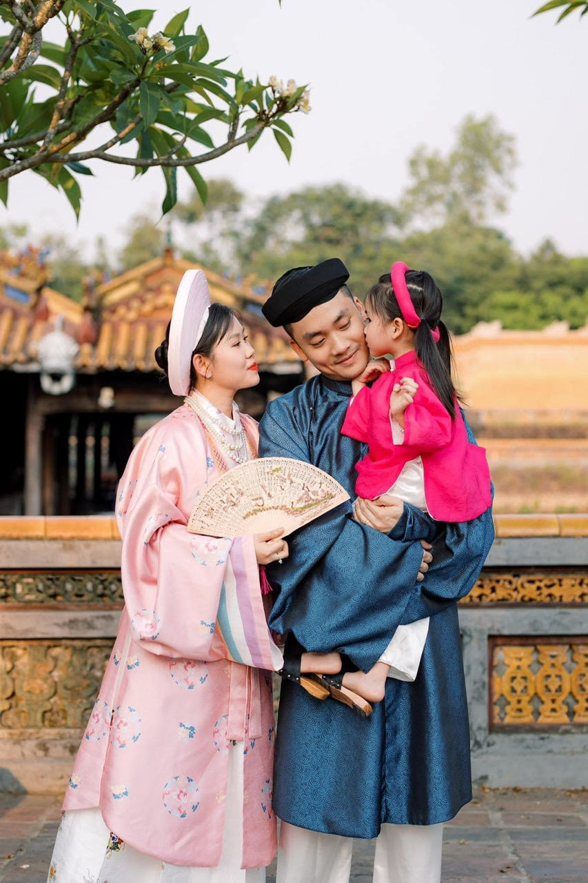 Chụp hình gia đình Tết ngoại cảnh Chụp hình gia đình Tết ngoại cảnh