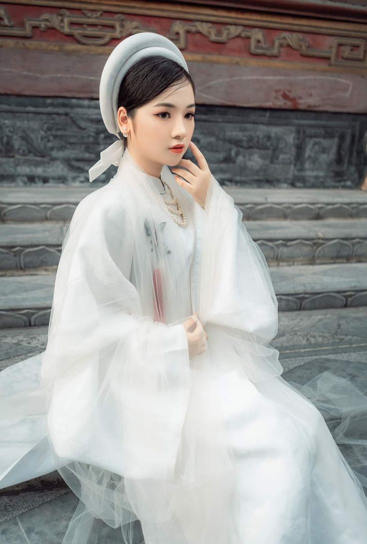 chụp ảnh áo dài ngũ thân một mình tại Huế