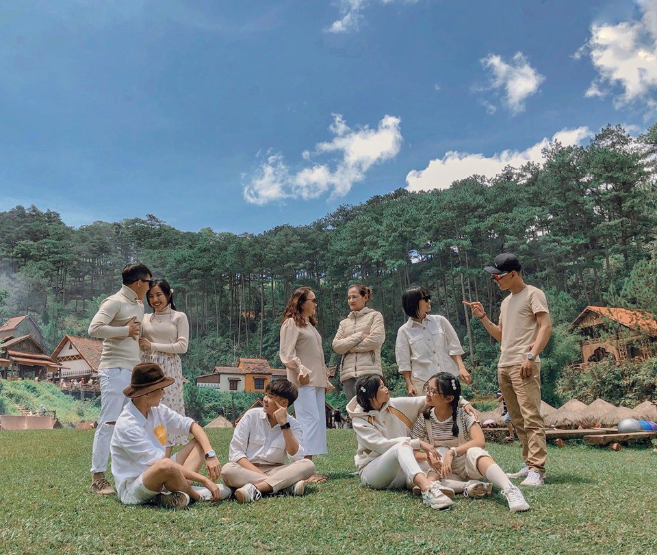 Giá chụp ảnh Tết với nhóm bạn thân phụ thuộc vào 10 yếu tố nào