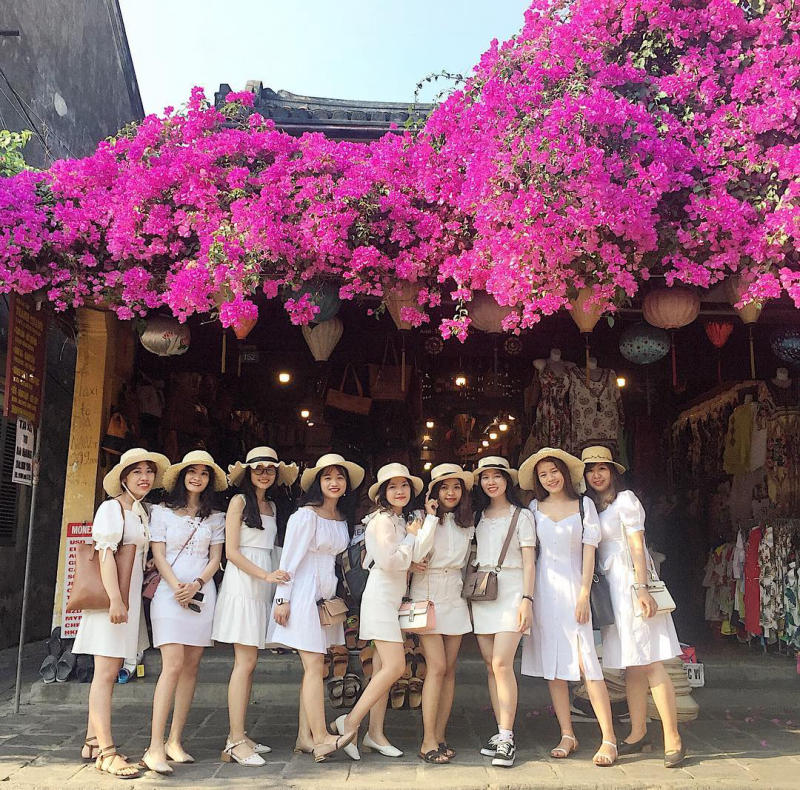 Giá chụp ảnh Tết với nhóm bạn thân phụ thuộc vào 10 yếu tố nào