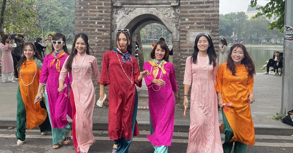 mẫu trang phục chụp hình Tết nhóm mẫu trang phục chụp hình Tết nhóm