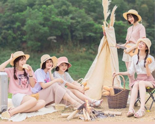 mẫu trang phục chụp hình Tết nhóm