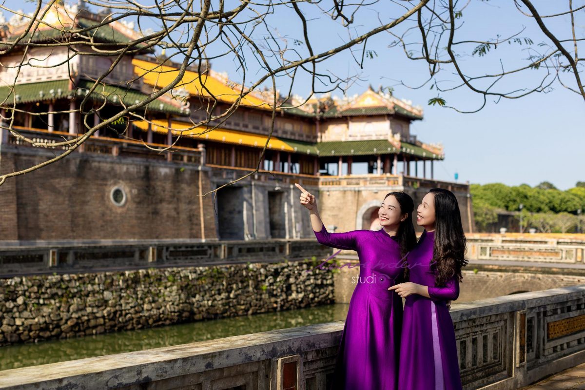 Thuê trang phục chụp ảnh ở Huế với áo dài