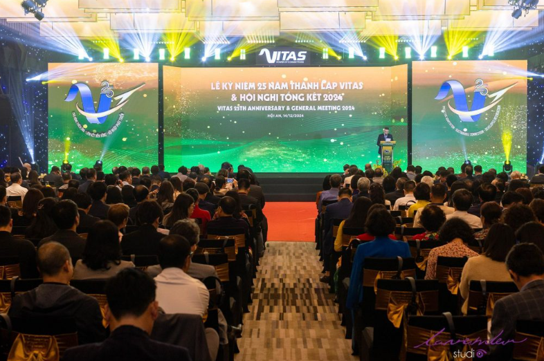 Tiệc tất niên là gì? Lý do gì nên tổ chức tiệc tất niên?