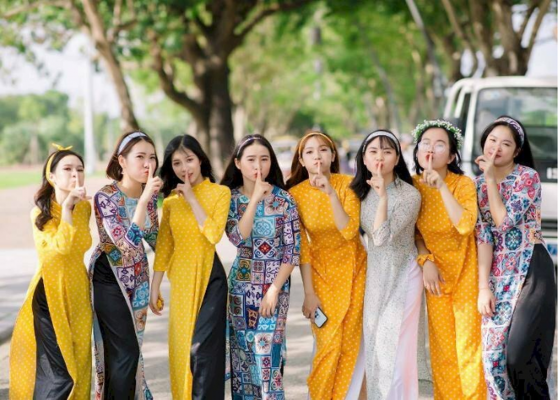 Lưu giữ kỉ niệm cùng tạo dáng chụp ảnh nhóm dịp Tết đẹp nhất