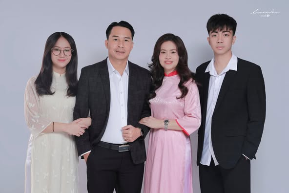 Xinh lung linh với bộ ảnh gia đình Tết đẹp tại Hội An Xuân Ất Tỵ 2025