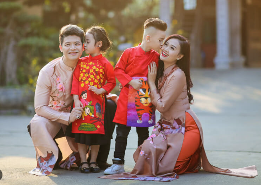 Concept chụp hình gia đình phong cách truyền thống