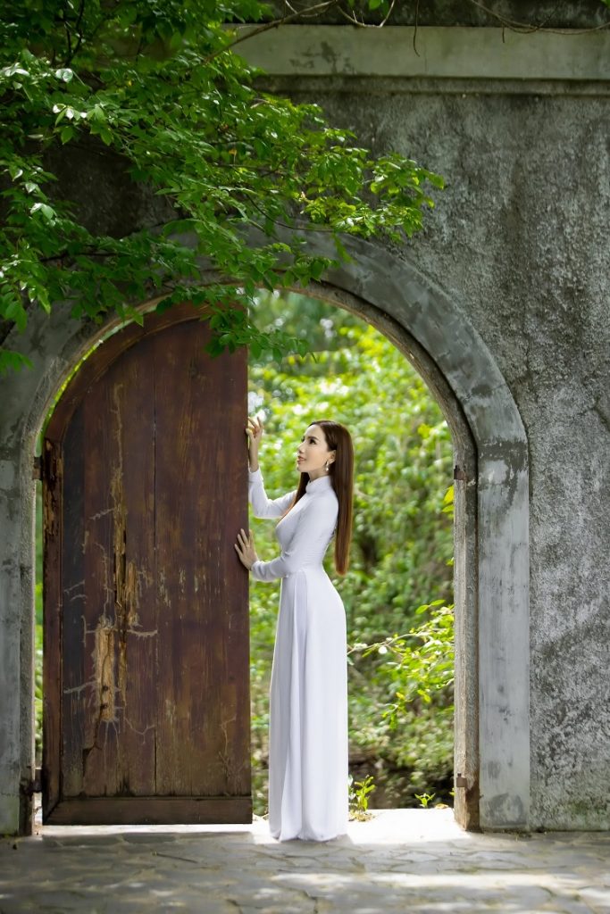 Cách tạo dáng chụp ảnh áo dài một mình cực kỳ ấn tượng