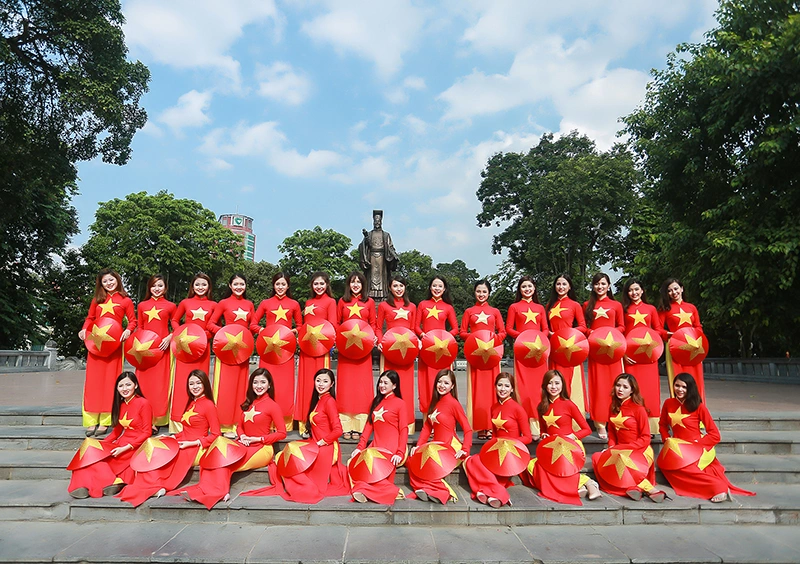 HOT NEWS 2/9: Chụp ảnh áo dài Quốc Khánh 2/9 tại Hà Nội cùng Lavender Studio