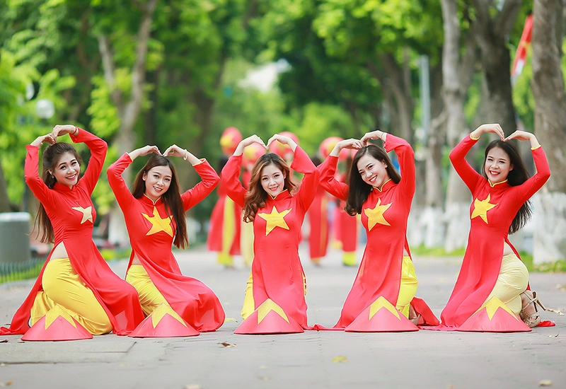 HOT NEWS 2/9: Chụp ảnh áo dài Quốc Khánh 2/9 tại Hà Nội cùng Lavender Studio