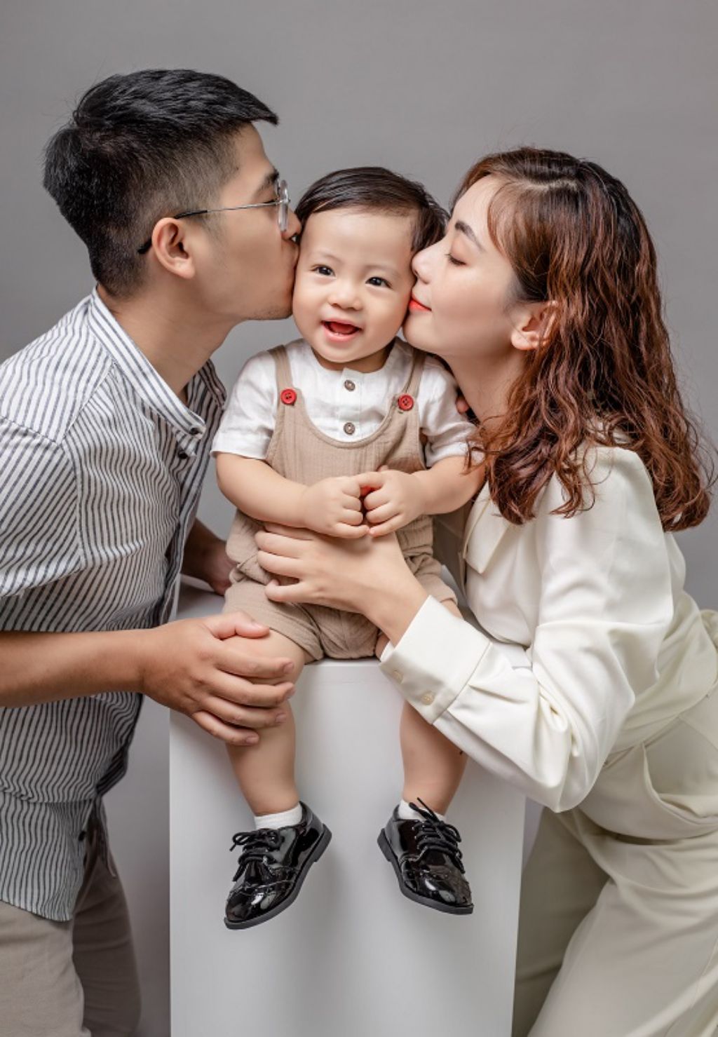 Kinh nghiệm chọn dịch vụ ghép hình gia đình tại TPHCM uy tín nhất