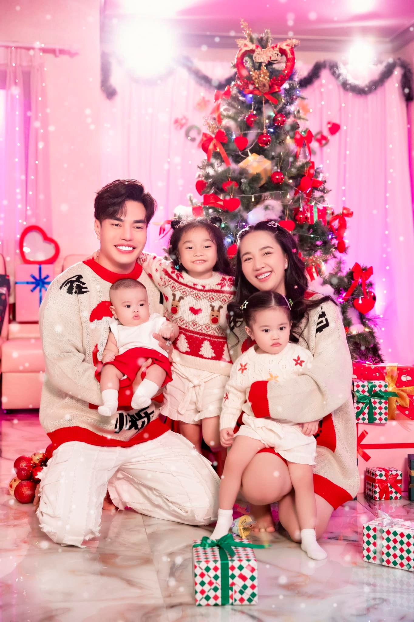 Noel Ấm Áp: Những Bức Ảnh Đong Đầy Yêu Thương Noel Ấm Áp: Những Bức Ảnh Đong Đầy Yêu Thương