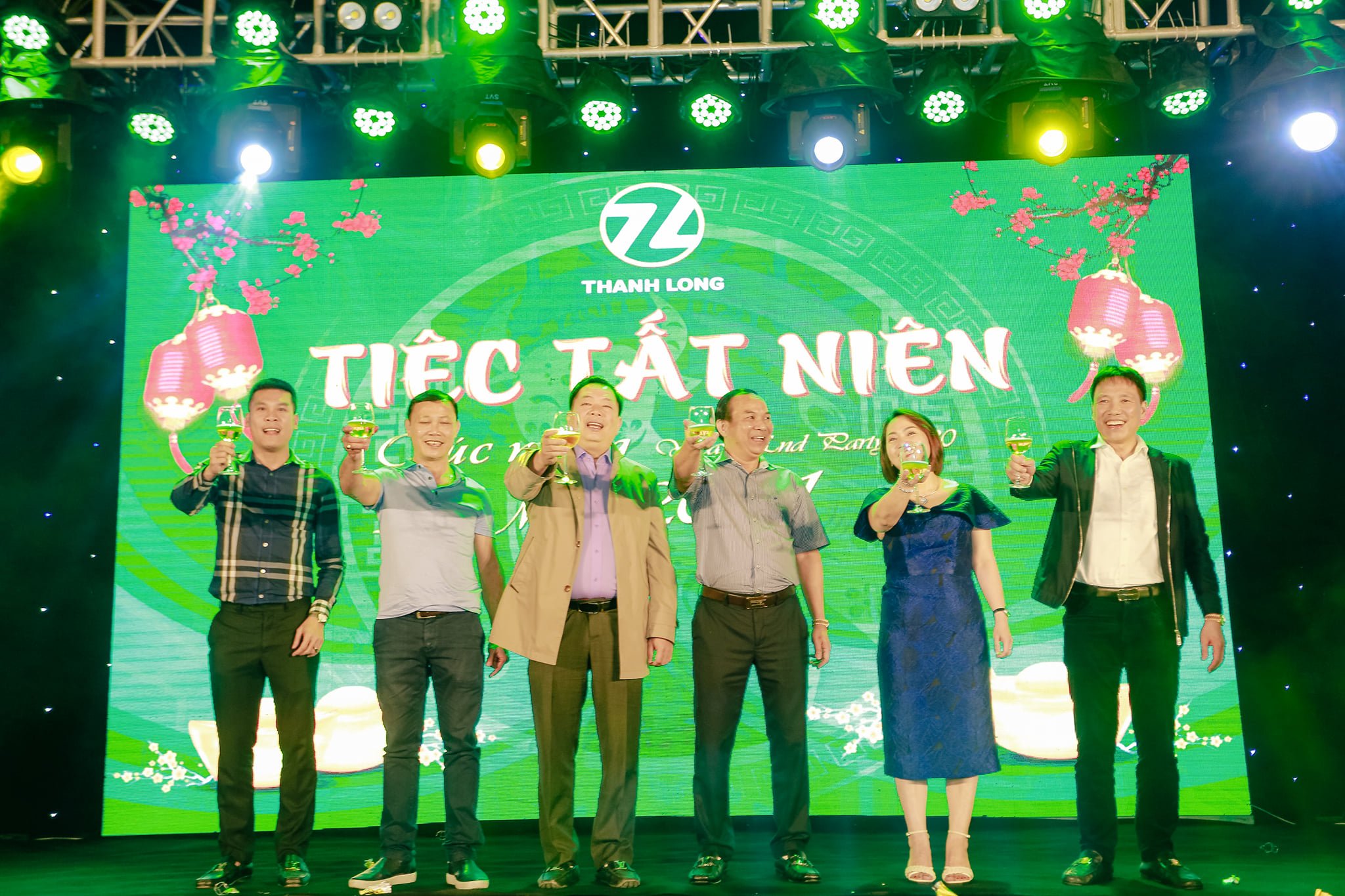 Thị trường chụp ảnh Year End Party tại Hà Nội bùng nổ mùa cuối năm Thị trường chụp ảnh Year End Party tại Hà Nội bùng nổ mùa cuối năm