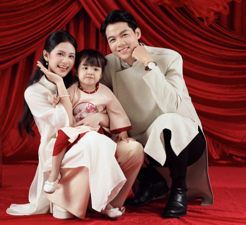 Cập nhật concept chụp ảnh áo dài gia đình mới nhất, tinh tế và sang trọng