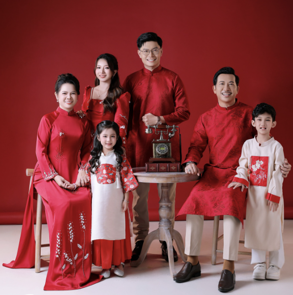 Cập nhật concept chụp ảnh áo dài gia đình mới nhất, tinh tế và sang trọng