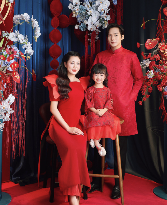 Cập nhật concept chụp ảnh áo dài gia đình mới nhất, tinh tế và sang trọng