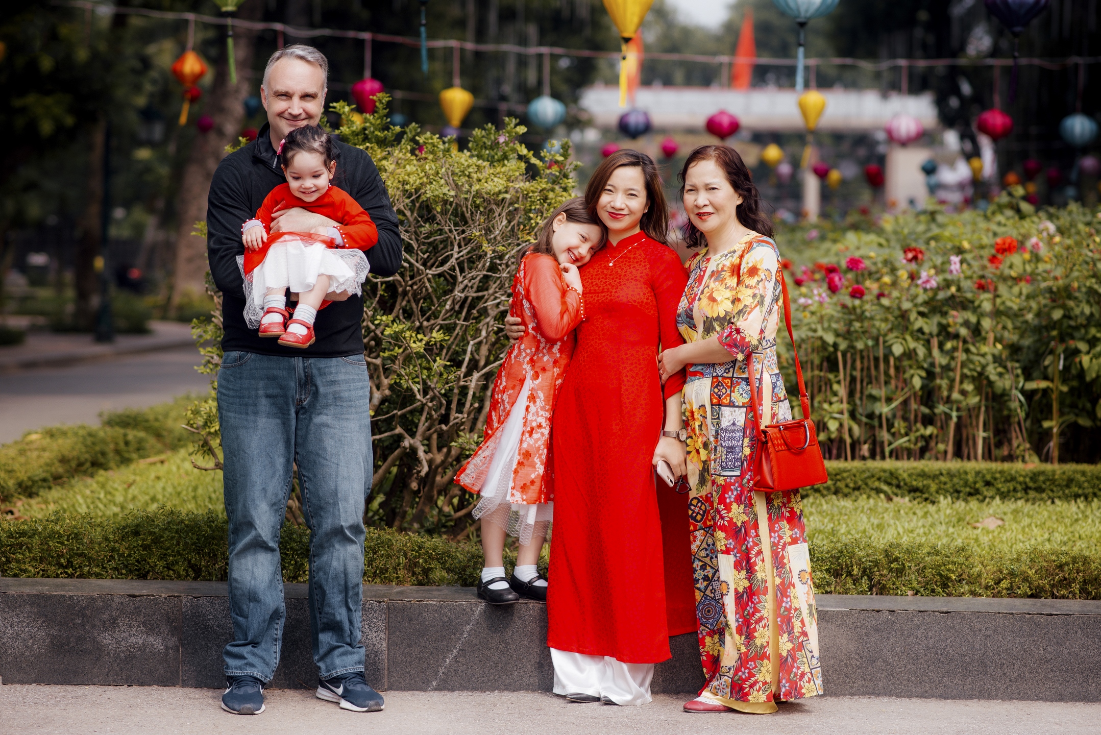 Chụp Ảnh Gia Đình 2026 Tại Hà Nội – Concept Mới, Giá Tốt Chụp Ảnh Gia Đình 2026 Tại Hà Nội – Concept Mới, Giá Tốt