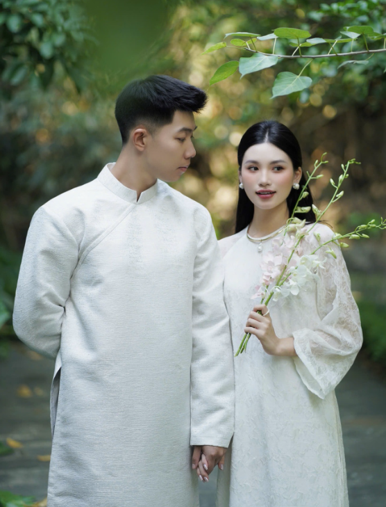 Chụp ảnh couple áo dài trắng 2026 – phong cách nhẹ nhàng và tinh tế Chụp ảnh couple áo dài trắng 2026 – phong cách nhẹ nhàng và tinh tế