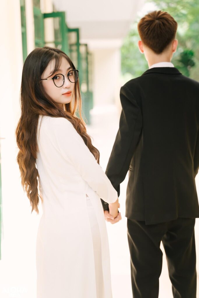 Chụp ảnh couple áo dài trắng 2026 – phong cách nhẹ nhàng và tinh tế Chụp ảnh couple áo dài trắng 2026 – phong cách nhẹ nhàng và tinh tế