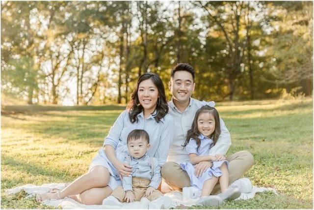 Hướng dẫn chi tiết: chụp ảnh gia đình mùa hè ngoài trời đẹp như tạp chí