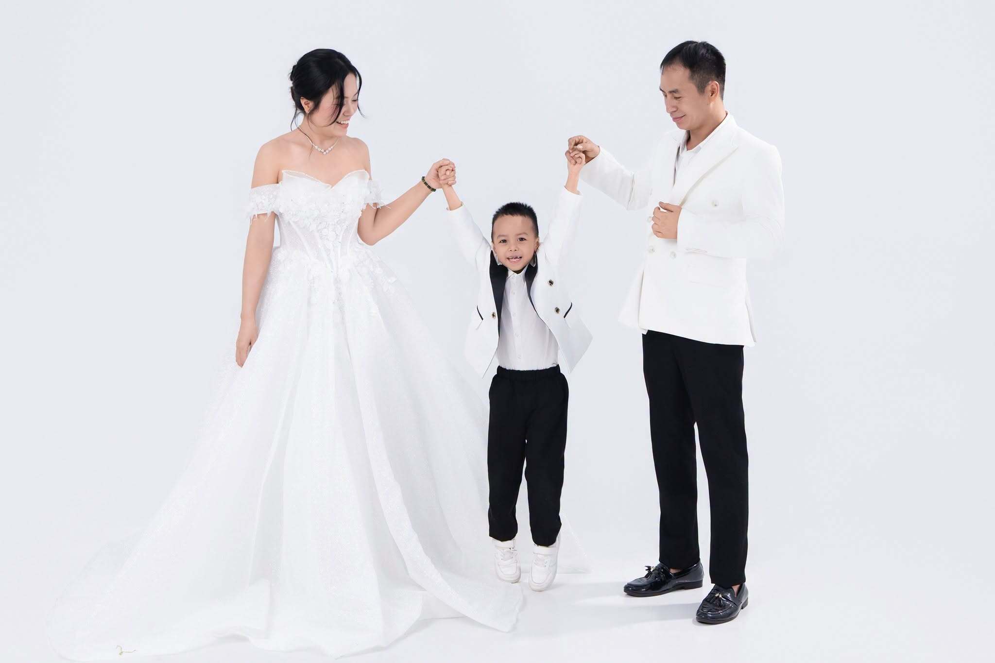 Địa Chỉ Chụp Concept Gia Đình Tối Giản Hà Nội (11) Địa Chỉ Chụp Concept Gia Đình Tối Giản Hà Nội (11)